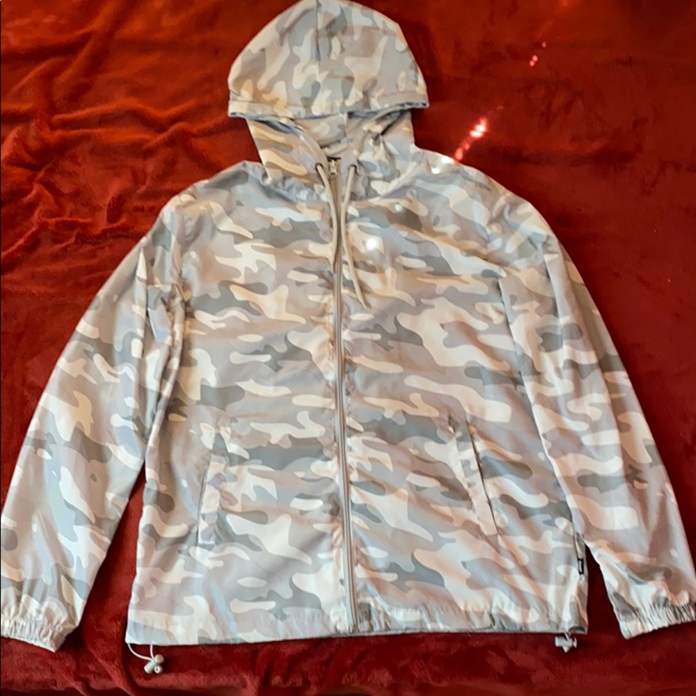 Beautiful Giant White Camo WindBreaker